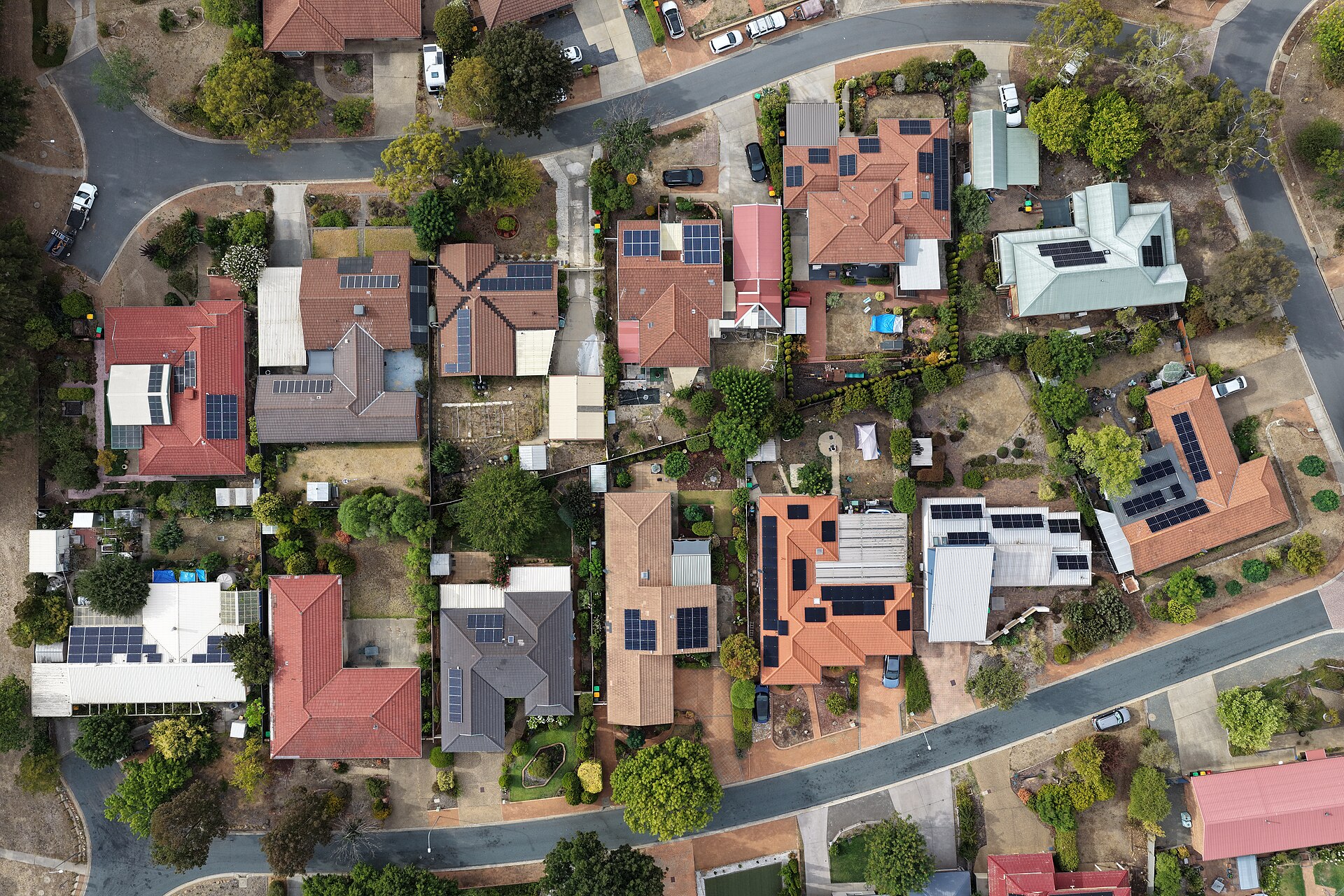 Aerial view of an Australian suburb with rooftop solar